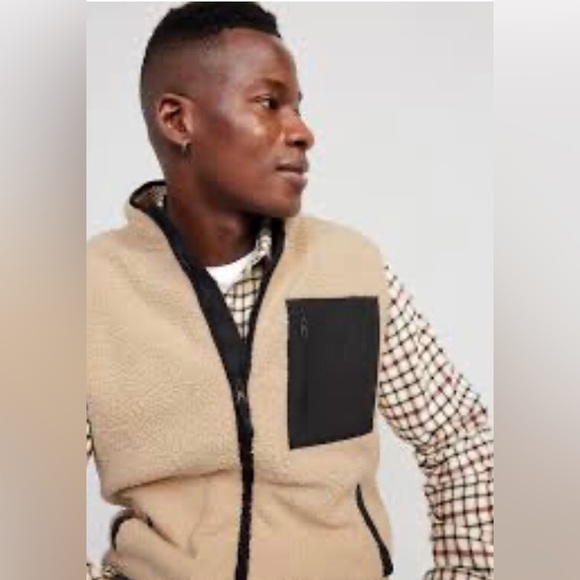 Old Navy Unisex Sherpa Zip Vest - Picture 5 of 17
